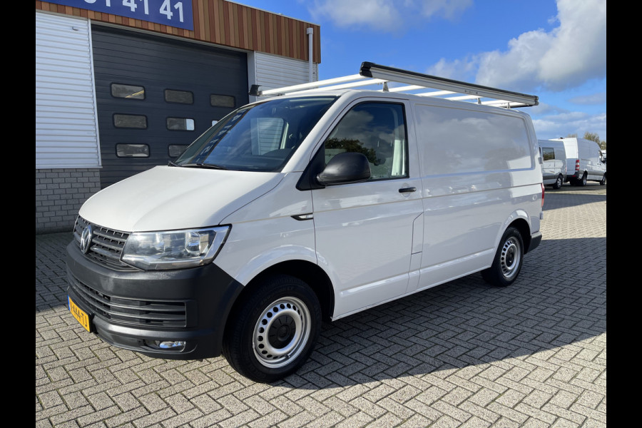 Volkswagen Transporter 2.0 TDI 102pk L1H1 Comfortline met Bott ingerichte laadruimte / lease vanaf € 269 / vaste prijs rijklaar € 15.950 ex btw / airco / cruise / imperial / trekhaak / pdc achter ! Volkswagen Transporter 2.0 TDI 102pk L1H1 Comfortline met Bott ingerichte laadruimte / lease vanaf € 269 / vaste prijs rijklaar € 15.950 ex btw / airco / cruise / imperial / trekhaak / pdc achter !
