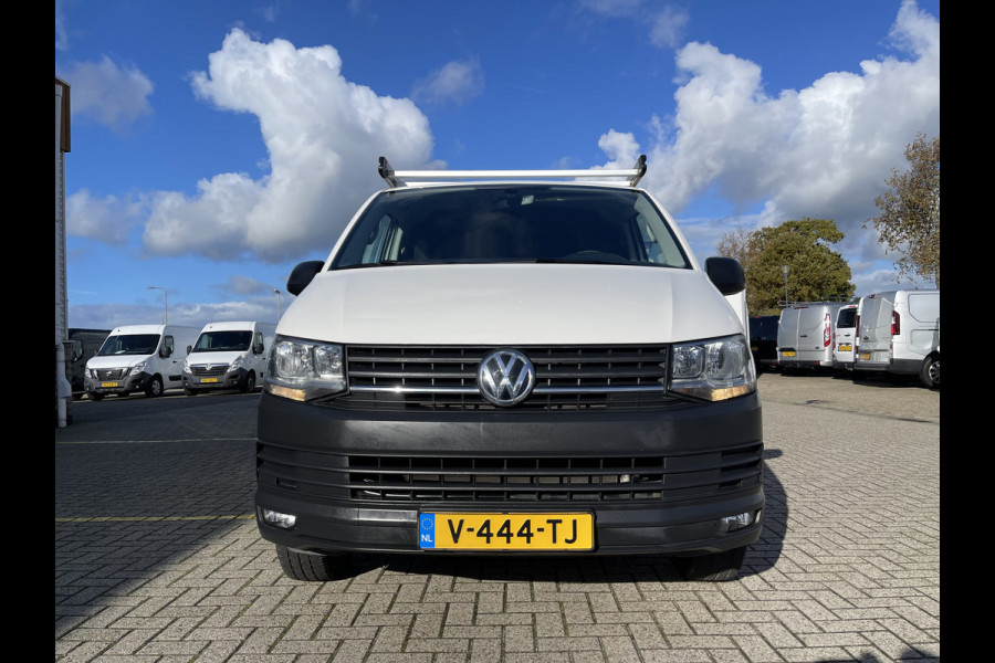 Volkswagen Transporter 2.0 TDI 102pk L1H1 Comfortline met Bott ingerichte laadruimte / lease vanaf € 269 / vaste prijs rijklaar € 15.950 ex btw / airco / cruise / imperial / trekhaak / pdc achter ! Volkswagen Transporter 2.0 TDI 102pk L1H1 Comfortline met Bott ingerichte laadruimte / lease vanaf € 269 / vaste prijs rijklaar € 15.950 ex btw / airco / cruise / imperial / trekhaak / pdc achter !