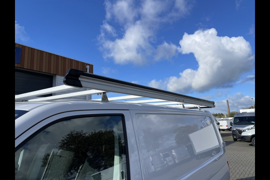 Volkswagen Transporter 2.0 TDI 102pk L1H1 Comfortline met Bott ingerichte laadruimte / lease vanaf € 269 / vaste prijs rijklaar € 15.950 ex btw / airco / cruise / imperial / trekhaak / pdc achter ! Volkswagen Transporter 2.0 TDI 102pk L1H1 Comfortline met Bott ingerichte laadruimte / lease vanaf € 269 / vaste prijs rijklaar € 15.950 ex btw / airco / cruise / imperial / trekhaak / pdc achter !
