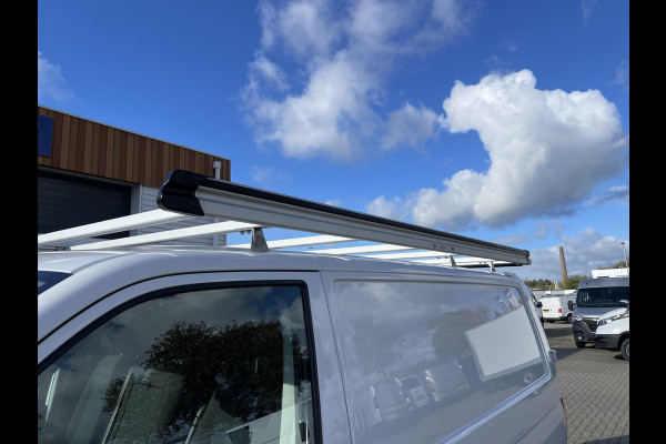 Volkswagen Transporter 2.0 TDI 102pk L1H1 Comfortline met Bott ingerichte laadruimte / lease vanaf € 269 / vaste prijs rijklaar € 15.950 ex btw / airco / cruise / imperial / trekhaak / pdc achter ! Volkswagen Transporter 2.0 TDI 102pk L1H1 Comfortline met Bott ingerichte laadruimte / lease vanaf € 269 / vaste prijs rijklaar € 15.950 ex btw / airco / cruise / imperial / trekhaak / pdc achter !