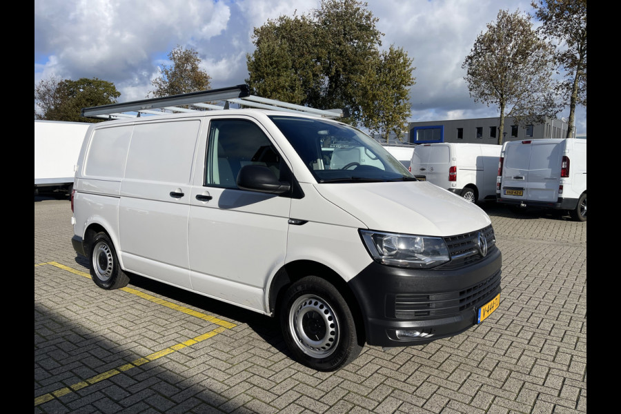 Volkswagen Transporter 2.0 TDI 102pk L1H1 Comfortline met Bott ingerichte laadruimte / lease vanaf € 269 / vaste prijs rijklaar € 15.950 ex btw / airco / cruise / imperial / trekhaak / pdc achter ! Volkswagen Transporter 2.0 TDI 102pk L1H1 Comfortline met Bott ingerichte laadruimte / lease vanaf € 269 / vaste prijs rijklaar € 15.950 ex btw / airco / cruise / imperial / trekhaak / pdc achter !