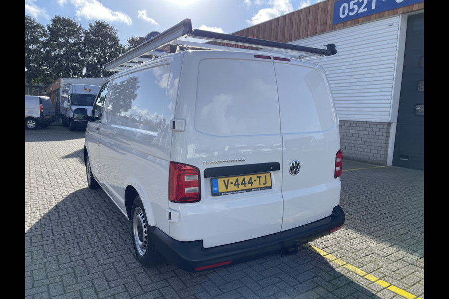 Volkswagen Transporter 2.0 TDI 102pk L1H1 Comfortline met Bott ingerichte laadruimte / lease vanaf € 269 / vaste prijs rijklaar € 15.950 ex btw / airco / cruise / imperial / trekhaak / pdc achter ! Volkswagen Transporter 2.0 TDI 102pk L1H1 Comfortline met Bott ingerichte laadruimte / lease vanaf € 269 / vaste prijs rijklaar € 15.950 ex btw / airco / cruise / imperial / trekhaak / pdc achter !