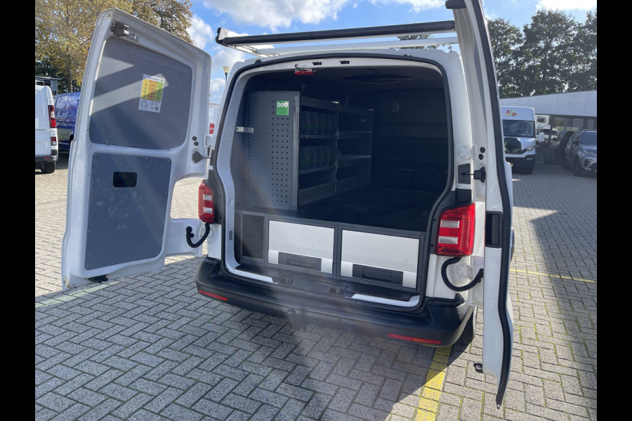 Volkswagen Transporter 2.0 TDI 102pk L1H1 Comfortline met Bott ingerichte laadruimte / lease vanaf € 269 / vaste prijs rijklaar € 15.950 ex btw / airco / cruise / imperial / trekhaak / pdc achter ! Volkswagen Transporter 2.0 TDI 102pk L1H1 Comfortline met Bott ingerichte laadruimte / lease vanaf € 269 / vaste prijs rijklaar € 15.950 ex btw / airco / cruise / imperial / trekhaak / pdc achter !