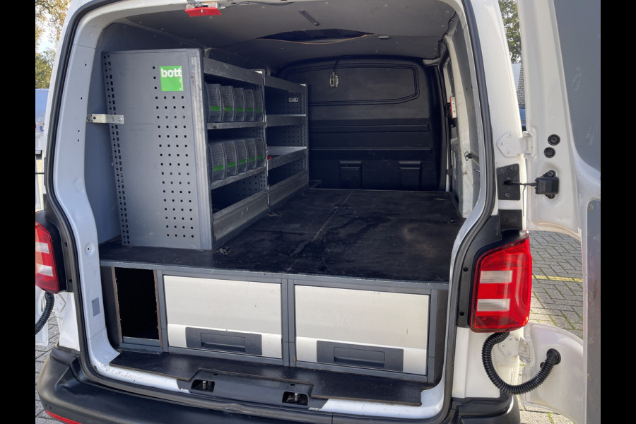 Volkswagen Transporter 2.0 TDI 102pk L1H1 Comfortline met Bott ingerichte laadruimte / lease vanaf € 269 / vaste prijs rijklaar € 15.950 ex btw / airco / cruise / imperial / trekhaak / pdc achter ! Volkswagen Transporter 2.0 TDI 102pk L1H1 Comfortline met Bott ingerichte laadruimte / lease vanaf € 269 / vaste prijs rijklaar € 15.950 ex btw / airco / cruise / imperial / trekhaak / pdc achter !
