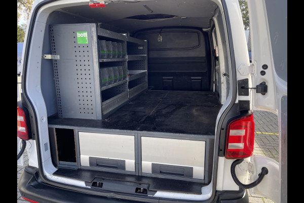 Volkswagen Transporter 2.0 TDI 102pk L1H1 Comfortline met Bott ingerichte laadruimte / lease vanaf € 269 / vaste prijs rijklaar € 15.950 ex btw / airco / cruise / imperial / trekhaak / pdc achter ! Volkswagen Transporter 2.0 TDI 102pk L1H1 Comfortline met Bott ingerichte laadruimte / lease vanaf € 269 / vaste prijs rijklaar € 15.950 ex btw / airco / cruise / imperial / trekhaak / pdc achter !