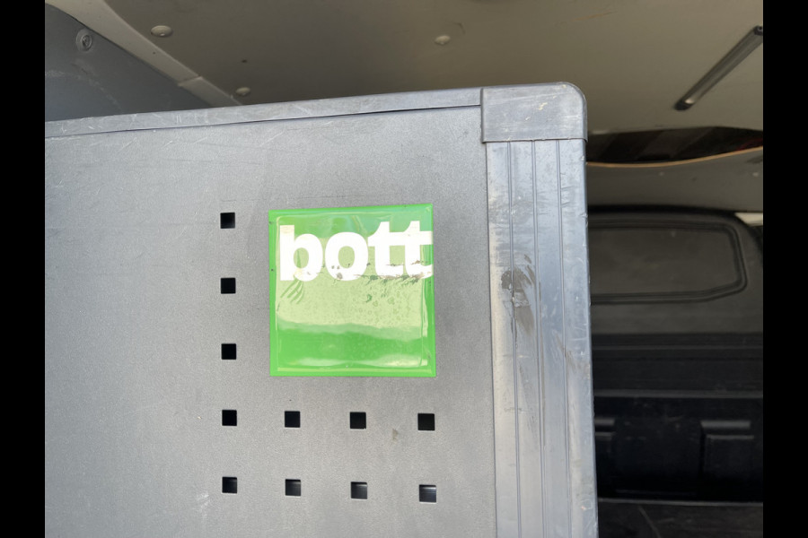 Volkswagen Transporter 2.0 TDI 102pk L1H1 Comfortline met Bott ingerichte laadruimte / lease vanaf € 269 / vaste prijs rijklaar € 15.950 ex btw / airco / cruise / imperial / trekhaak / pdc achter ! Volkswagen Transporter 2.0 TDI 102pk L1H1 Comfortline met Bott ingerichte laadruimte / lease vanaf € 269 / vaste prijs rijklaar € 15.950 ex btw / airco / cruise / imperial / trekhaak / pdc achter !