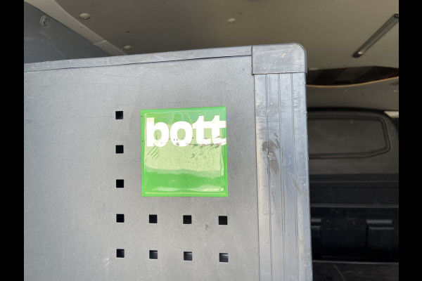 Volkswagen Transporter 2.0 TDI 102pk L1H1 Comfortline met Bott ingerichte laadruimte / lease vanaf € 269 / vaste prijs rijklaar € 15.950 ex btw / airco / cruise / imperial / trekhaak / pdc achter ! Volkswagen Transporter 2.0 TDI 102pk L1H1 Comfortline met Bott ingerichte laadruimte / lease vanaf € 269 / vaste prijs rijklaar € 15.950 ex btw / airco / cruise / imperial / trekhaak / pdc achter !