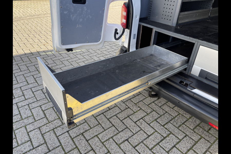 Volkswagen Transporter 2.0 TDI 102pk L1H1 Comfortline met Bott ingerichte laadruimte / lease vanaf € 269 / vaste prijs rijklaar € 15.950 ex btw / airco / cruise / imperial / trekhaak / pdc achter ! Volkswagen Transporter 2.0 TDI 102pk L1H1 Comfortline met Bott ingerichte laadruimte / lease vanaf € 269 / vaste prijs rijklaar € 15.950 ex btw / airco / cruise / imperial / trekhaak / pdc achter !