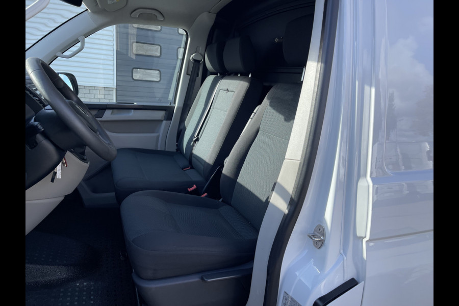 Volkswagen Transporter 2.0 TDI 102pk L1H1 Comfortline met Bott ingerichte laadruimte / lease vanaf € 269 / vaste prijs rijklaar € 15.950 ex btw / airco / cruise / imperial / trekhaak / pdc achter ! Volkswagen Transporter 2.0 TDI 102pk L1H1 Comfortline met Bott ingerichte laadruimte / lease vanaf € 269 / vaste prijs rijklaar € 15.950 ex btw / airco / cruise / imperial / trekhaak / pdc achter !