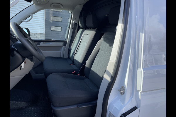 Volkswagen Transporter 2.0 TDI 102pk L1H1 Comfortline met Bott ingerichte laadruimte / lease vanaf € 269 / vaste prijs rijklaar € 15.950 ex btw / airco / cruise / imperial / trekhaak / pdc achter ! Volkswagen Transporter 2.0 TDI 102pk L1H1 Comfortline met Bott ingerichte laadruimte / lease vanaf € 269 / vaste prijs rijklaar € 15.950 ex btw / airco / cruise / imperial / trekhaak / pdc achter !