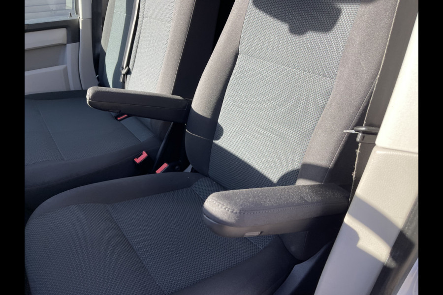 Volkswagen Transporter 2.0 TDI 102pk L1H1 Comfortline met Bott ingerichte laadruimte / lease vanaf € 269 / vaste prijs rijklaar € 15.950 ex btw / airco / cruise / imperial / trekhaak / pdc achter ! Volkswagen Transporter 2.0 TDI 102pk L1H1 Comfortline met Bott ingerichte laadruimte / lease vanaf € 269 / vaste prijs rijklaar € 15.950 ex btw / airco / cruise / imperial / trekhaak / pdc achter !