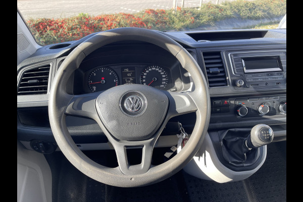 Volkswagen Transporter 2.0 TDI 102pk L1H1 Comfortline met Bott ingerichte laadruimte / lease vanaf € 269 / vaste prijs rijklaar € 15.950 ex btw / airco / cruise / imperial / trekhaak / pdc achter ! Volkswagen Transporter 2.0 TDI 102pk L1H1 Comfortline met Bott ingerichte laadruimte / lease vanaf € 269 / vaste prijs rijklaar € 15.950 ex btw / airco / cruise / imperial / trekhaak / pdc achter !