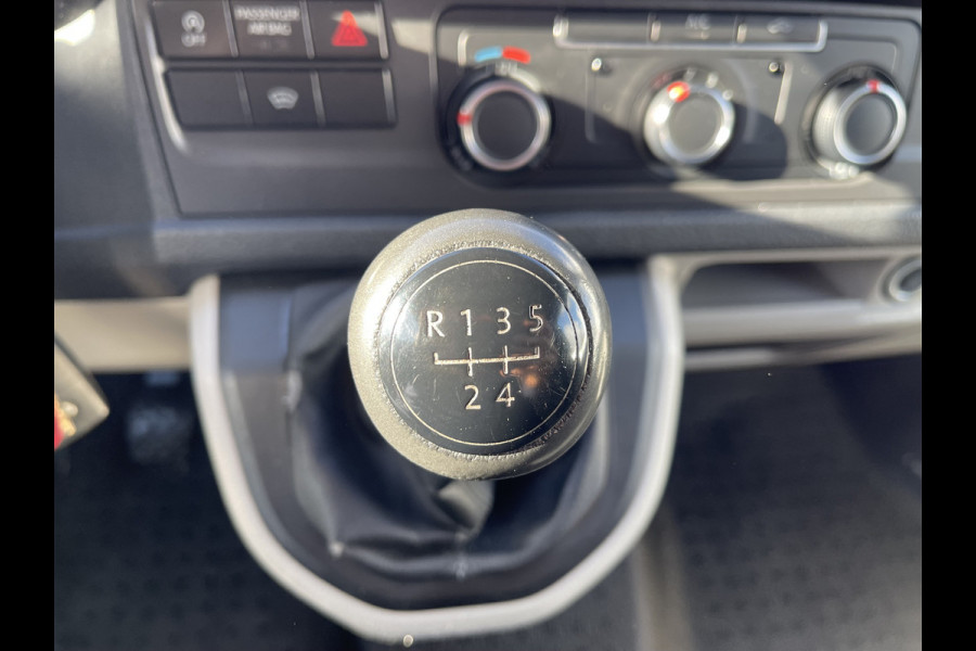 Volkswagen Transporter 2.0 TDI 102pk L1H1 Comfortline met Bott ingerichte laadruimte / lease vanaf € 269 / vaste prijs rijklaar € 15.950 ex btw / airco / cruise / imperial / trekhaak / pdc achter ! Volkswagen Transporter 2.0 TDI 102pk L1H1 Comfortline met Bott ingerichte laadruimte / lease vanaf € 269 / vaste prijs rijklaar € 15.950 ex btw / airco / cruise / imperial / trekhaak / pdc achter !
