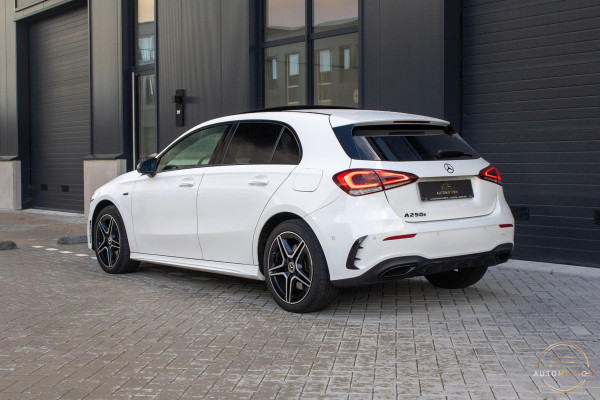 Mercedes-Benz A-Klasse 250 e AMG Line PANO Burmester Sfeerverlichting Parkeerassistent