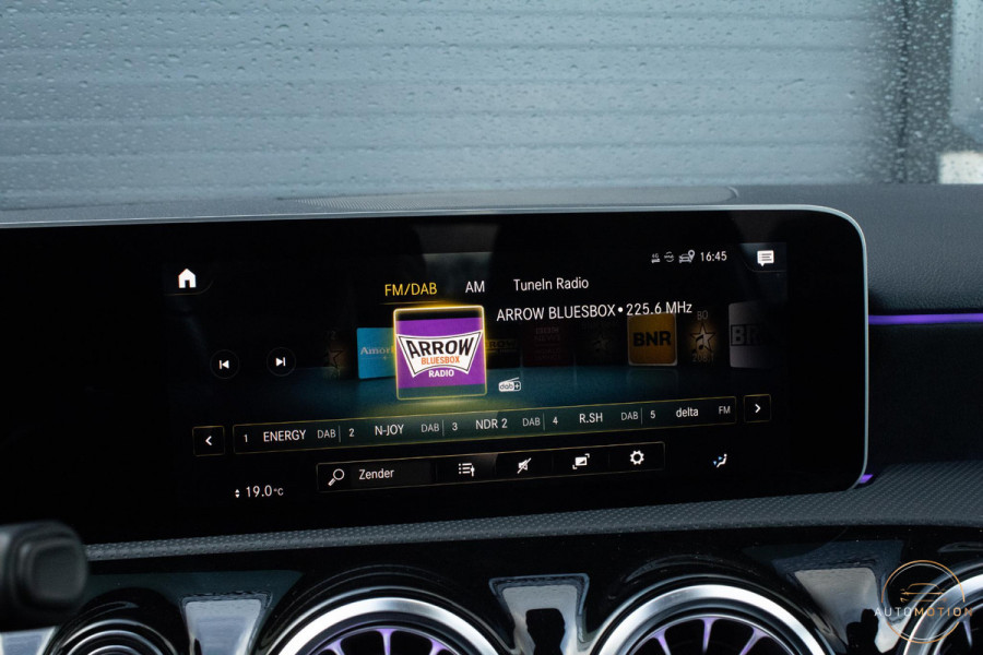 Mercedes-Benz A-Klasse 250 e AMG Line PANO Burmester Sfeerverlichting Parkeerassistent