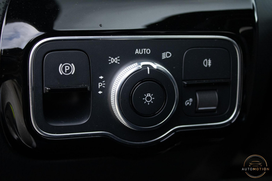Mercedes-Benz A-Klasse 250 e AMG Line PANO Burmester Sfeerverlichting Parkeerassistent