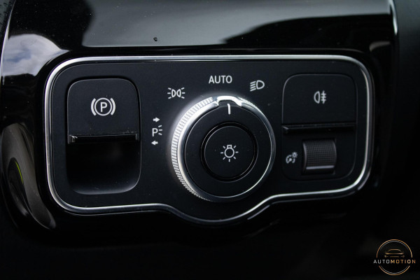 Mercedes-Benz A-Klasse 250 e AMG Line PANO Burmester Sfeerverlichting Parkeerassistent
