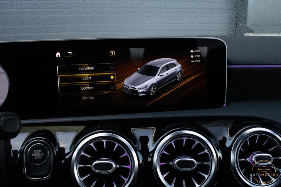 Mercedes-Benz A-Klasse 250 e AMG Line PANO Burmester Sfeerverlichting Parkeerassistent