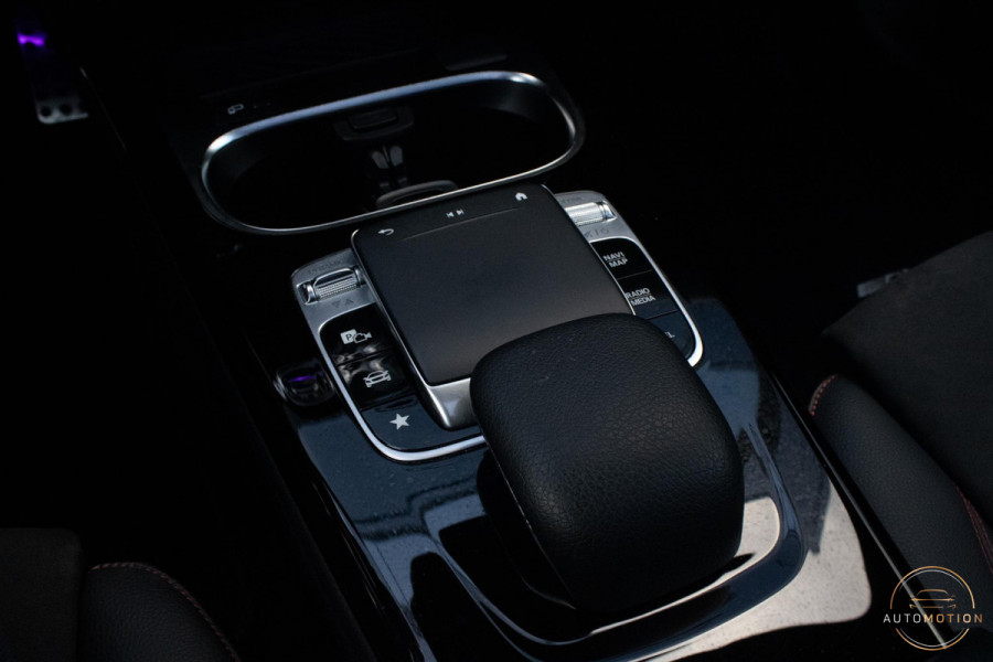 Mercedes-Benz A-Klasse 250 e AMG Line PANO Burmester Sfeerverlichting Parkeerassistent