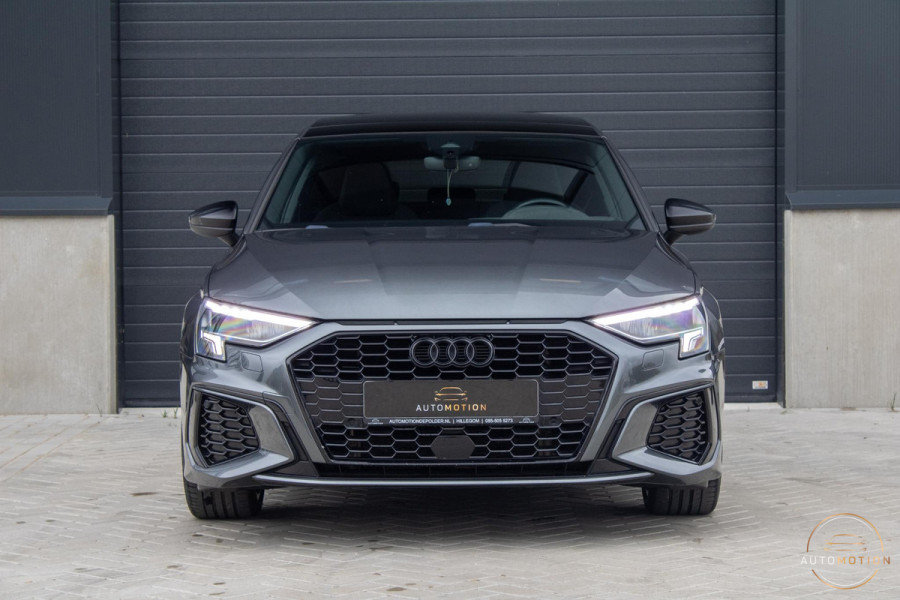 Audi A3 Sportback 40 TFSIe S Comp. S3 PANO B&O S line Camera Dode hoek Audi A3 Sportback 40 TFSIe S Comp. S3 PANO B&O S line Camera Dode hoek
