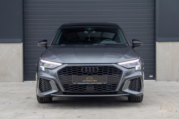 Audi A3 Sportback 40 TFSIe S Comp. S3 PANO B&O S line Camera Dode hoek Audi A3 Sportback 40 TFSIe S Comp. S3 PANO B&O S line Camera Dode hoek