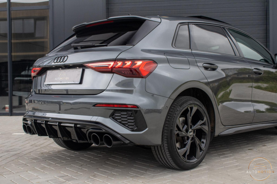 Audi A3 Sportback 40 TFSIe S Comp. S3 PANO B&O S line Camera Dode hoek Audi A3 Sportback 40 TFSIe S Comp. S3 PANO B&O S line Camera Dode hoek