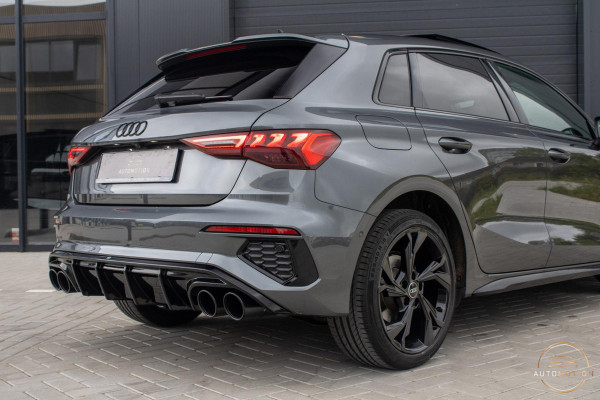 Audi A3 Sportback 40 TFSIe S Comp. S3 PANO B&O S line Camera Dode hoek Audi A3 Sportback 40 TFSIe S Comp. S3 PANO B&O S line Camera Dode hoek