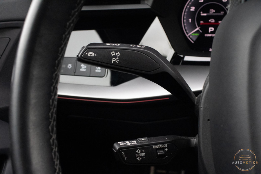 Audi A3 Sportback 40 TFSIe S Comp. S3 PANO B&O S line Camera Dode hoek Audi A3 Sportback 40 TFSIe S Comp. S3 PANO B&O S line Camera Dode hoek