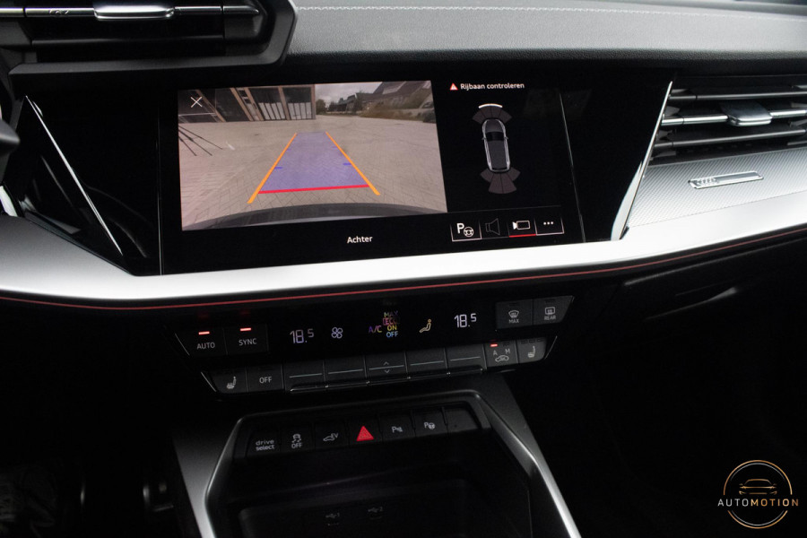 Audi A3 Sportback 40 TFSIe S Comp. S3 PANO B&O S line Camera Dode hoek Audi A3 Sportback 40 TFSIe S Comp. S3 PANO B&O S line Camera Dode hoek
