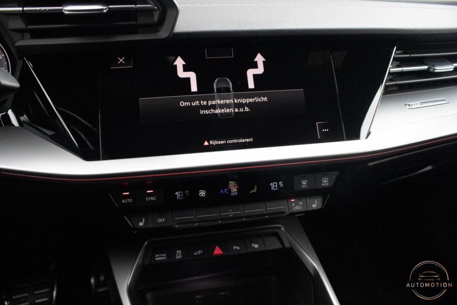 Audi A3 Sportback 40 TFSIe S Comp. S3 PANO B&O S line Camera Dode hoek Audi A3 Sportback 40 TFSIe S Comp. S3 PANO B&O S line Camera Dode hoek