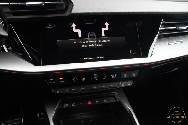 Audi A3 Sportback 40 TFSIe S Comp. S3 PANO B&O S line Camera Dode hoek Audi A3 Sportback 40 TFSIe S Comp. S3 PANO B&O S line Camera Dode hoek