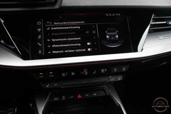 Audi A3 Sportback 40 TFSIe S Comp. S3 PANO B&O S line Camera Dode hoek Audi A3 Sportback 40 TFSIe S Comp. S3 PANO B&O S line Camera Dode hoek
