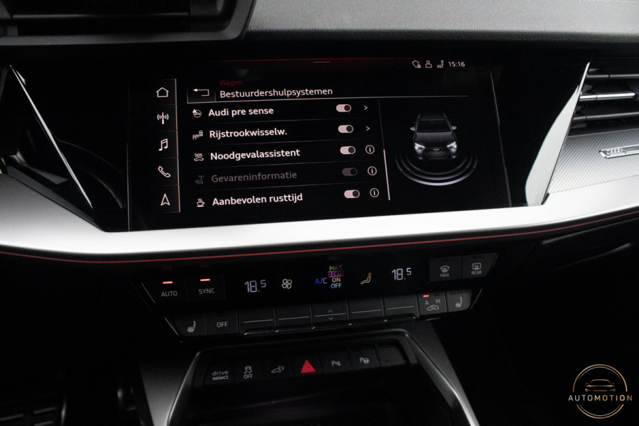 Audi A3 Sportback 40 TFSIe S Comp. S3 PANO B&O S line Camera Dode hoek Audi A3 Sportback 40 TFSIe S Comp. S3 PANO B&O S line Camera Dode hoek