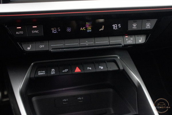 Audi A3 Sportback 40 TFSIe S Comp. S3 PANO B&O S line Camera Dode hoek Audi A3 Sportback 40 TFSIe S Comp. S3 PANO B&O S line Camera Dode hoek