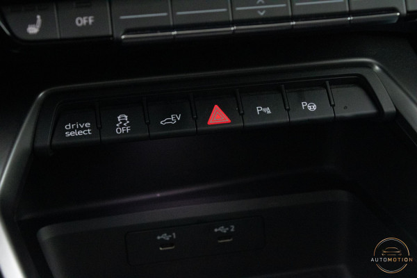 Audi A3 Sportback 40 TFSIe S Comp. S3 PANO B&O S line Camera Dode hoek Audi A3 Sportback 40 TFSIe S Comp. S3 PANO B&O S line Camera Dode hoek