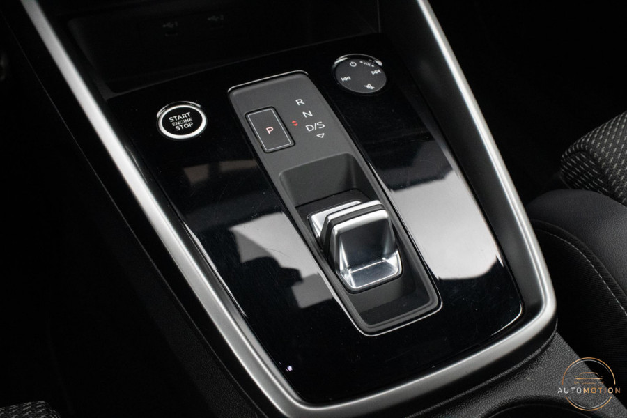 Audi A3 Sportback 40 TFSIe S Comp. S3 PANO B&O S line Camera Dode hoek Audi A3 Sportback 40 TFSIe S Comp. S3 PANO B&O S line Camera Dode hoek