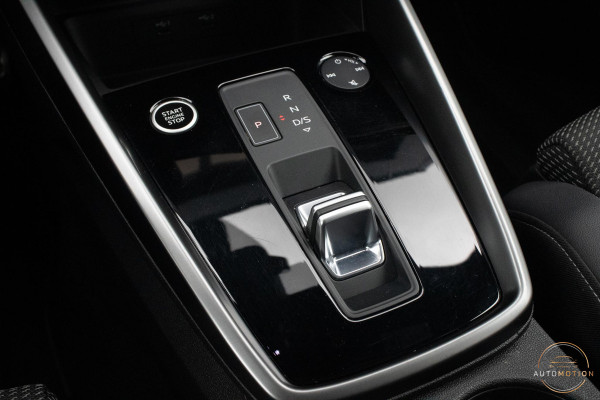 Audi A3 Sportback 40 TFSIe S Comp. S3 PANO B&O S line Camera Dode hoek Audi A3 Sportback 40 TFSIe S Comp. S3 PANO B&O S line Camera Dode hoek