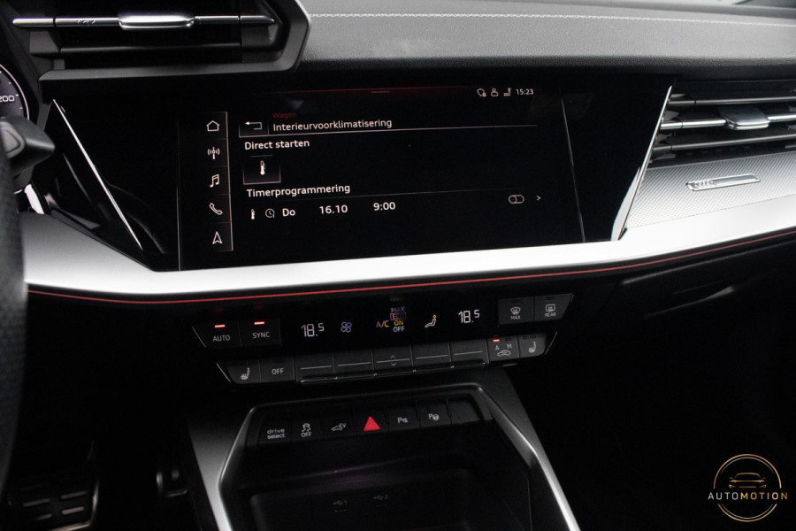 Audi A3 Sportback 40 TFSIe S Comp. S3 PANO B&O S line Camera Dode hoek Audi A3 Sportback 40 TFSIe S Comp. S3 PANO B&O S line Camera Dode hoek