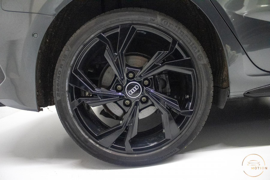 Audi A3 Sportback 40 TFSIe S Comp. S3 PANO B&O S line Camera Dode hoek Audi A3 Sportback 40 TFSIe S Comp. S3 PANO B&O S line Camera Dode hoek