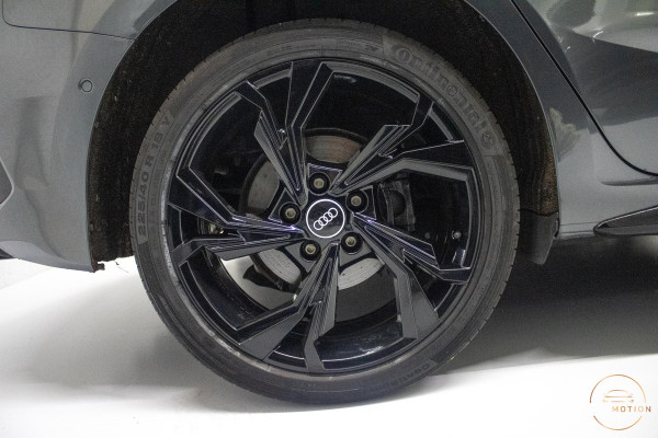 Audi A3 Sportback 40 TFSIe S Comp. S3 PANO B&O S line Camera Dode hoek Audi A3 Sportback 40 TFSIe S Comp. S3 PANO B&O S line Camera Dode hoek