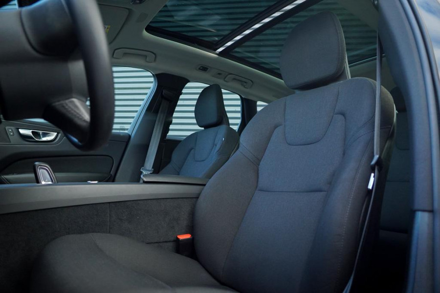 Volvo XC60 2.0 Recharge T6 AWD R-Design / Pano / Trekhaak / Adaptive Cruise Volvo XC60 2.0 Recharge T6 AWD R-Design / Pano / Trekhaak / Adaptive Cruise