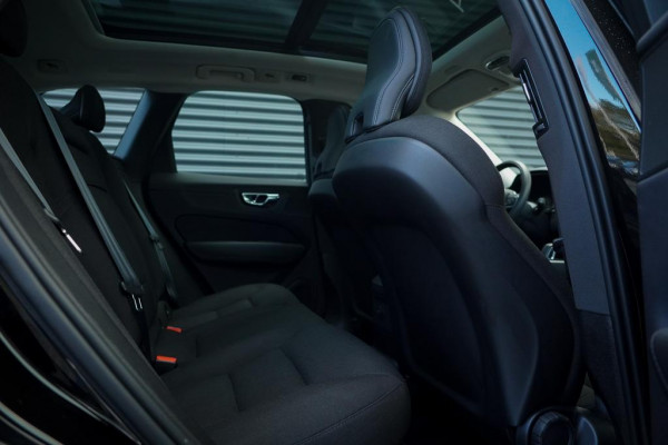 Volvo XC60 2.0 Recharge T6 AWD R-Design / Pano / Trekhaak / Adaptive Cruise Volvo XC60 2.0 Recharge T6 AWD R-Design / Pano / Trekhaak / Adaptive Cruise