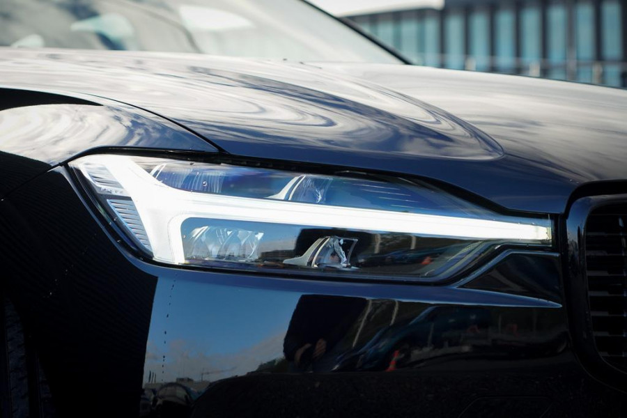 Volvo XC60 2.0 Recharge T6 AWD R-Design / Pano / Trekhaak / Adaptive Cruise Volvo XC60 2.0 Recharge T6 AWD R-Design / Pano / Trekhaak / Adaptive Cruise