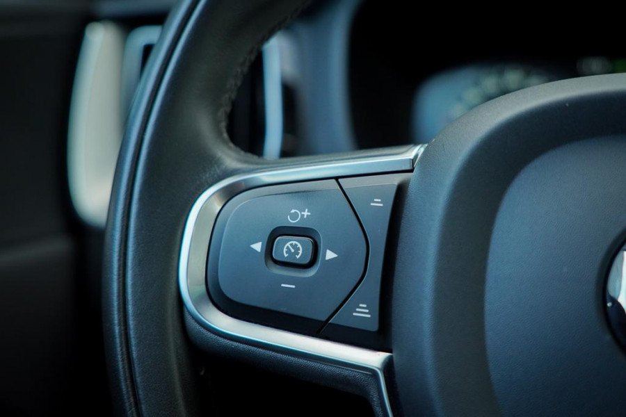 Volvo XC60 2.0 Recharge T6 AWD R-Design / Pano / Trekhaak / Adaptive Cruise Volvo XC60 2.0 Recharge T6 AWD R-Design / Pano / Trekhaak / Adaptive Cruise