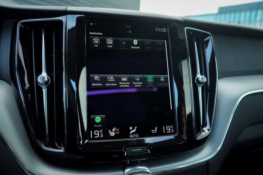 Volvo XC60 2.0 Recharge T6 AWD R-Design / Pano / Trekhaak / Adaptive Cruise Volvo XC60 2.0 Recharge T6 AWD R-Design / Pano / Trekhaak / Adaptive Cruise