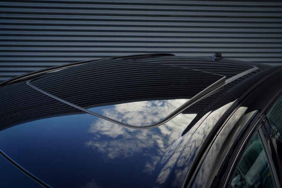 Volvo XC60 2.0 Recharge T6 AWD R-Design / Pano / Trekhaak / Adaptive Cruise Volvo XC60 2.0 Recharge T6 AWD R-Design / Pano / Trekhaak / Adaptive Cruise