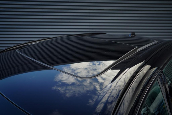 Volvo XC60 2.0 Recharge T6 AWD R-Design / Pano / Trekhaak / Adaptive Cruise Volvo XC60 2.0 Recharge T6 AWD R-Design / Pano / Trekhaak / Adaptive Cruise