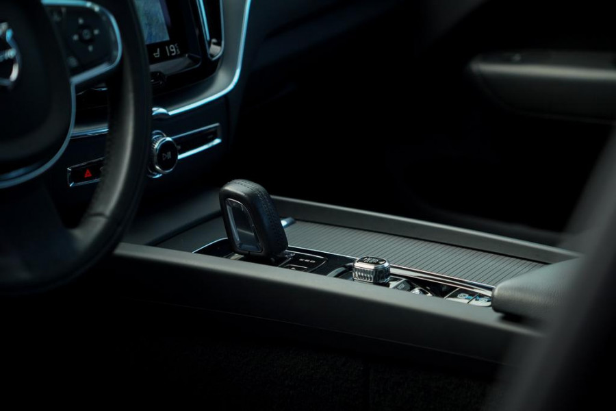 Volvo XC60 2.0 Recharge T6 AWD R-Design / Pano / Trekhaak / Adaptive Cruise Volvo XC60 2.0 Recharge T6 AWD R-Design / Pano / Trekhaak / Adaptive Cruise