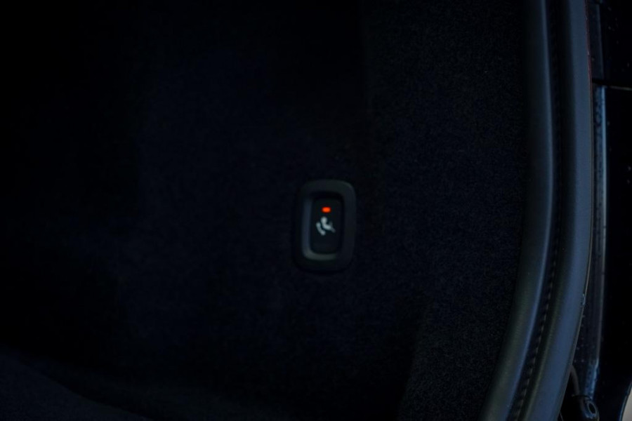 Volvo XC60 2.0 Recharge T6 AWD R-Design / Pano / Trekhaak / Adaptive Cruise Volvo XC60 2.0 Recharge T6 AWD R-Design / Pano / Trekhaak / Adaptive Cruise