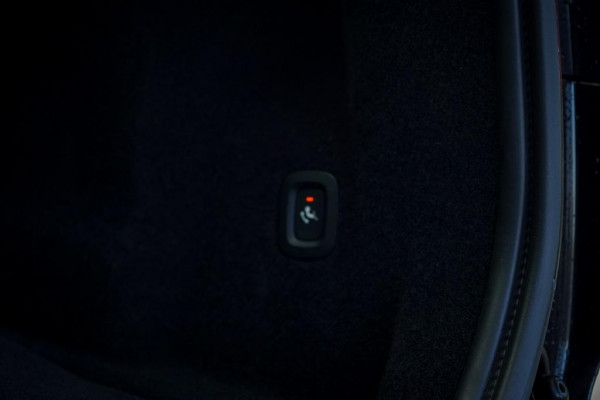 Volvo XC60 2.0 Recharge T6 AWD R-Design / Pano / Trekhaak / Adaptive Cruise Volvo XC60 2.0 Recharge T6 AWD R-Design / Pano / Trekhaak / Adaptive Cruise